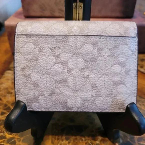 Kate Spade Beige Wallet NWT - Picture 2 of 6